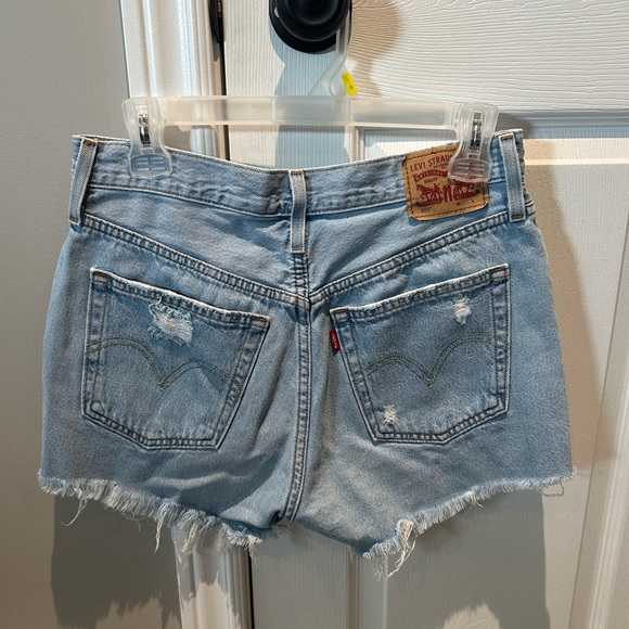Levi 501 Shorts - Picture 3 of 3